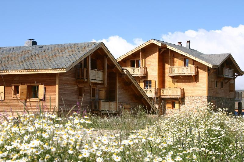 Madame Vacances Les Chalets De L'Altiport Alpe d'Huez Kültér fotó