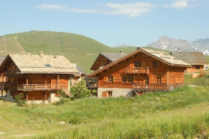 Madame Vacances Les Chalets De L'Altiport Alpe d'Huez Kültér fotó